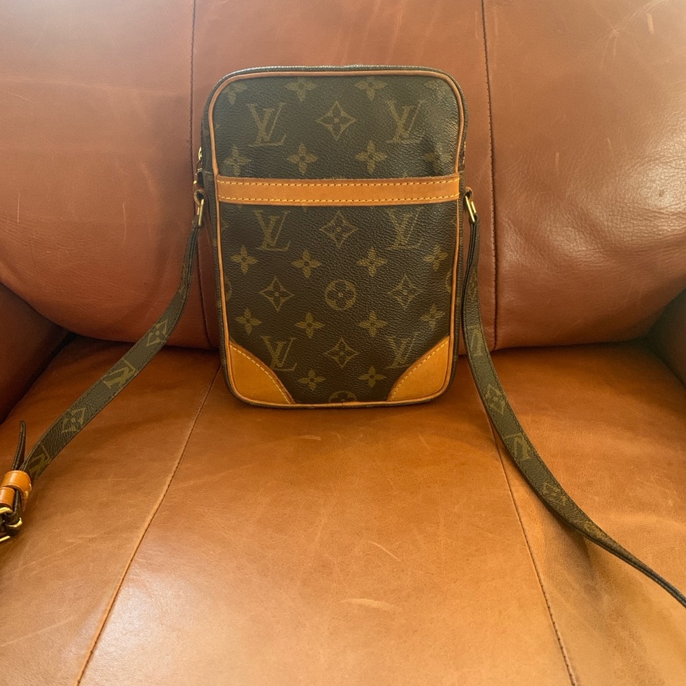 🤎Beautiful Authentic Vintage Louis Vuitton Danube Crossbody Unisex Bag🤎